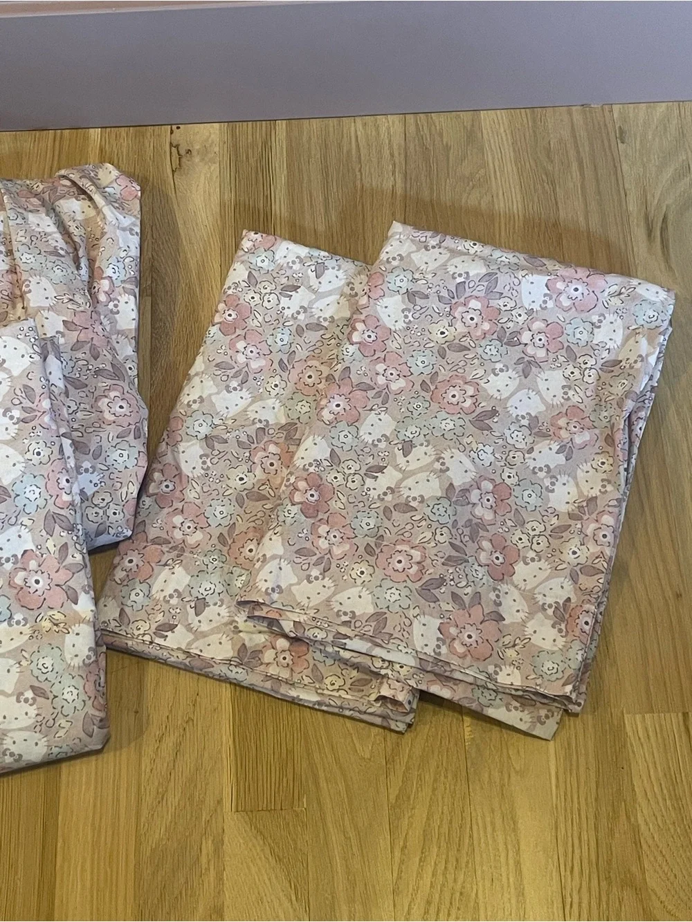 Pottery Barn Teen x Hello Kitty Organic Cotton Full Sheet Set Floral Pink